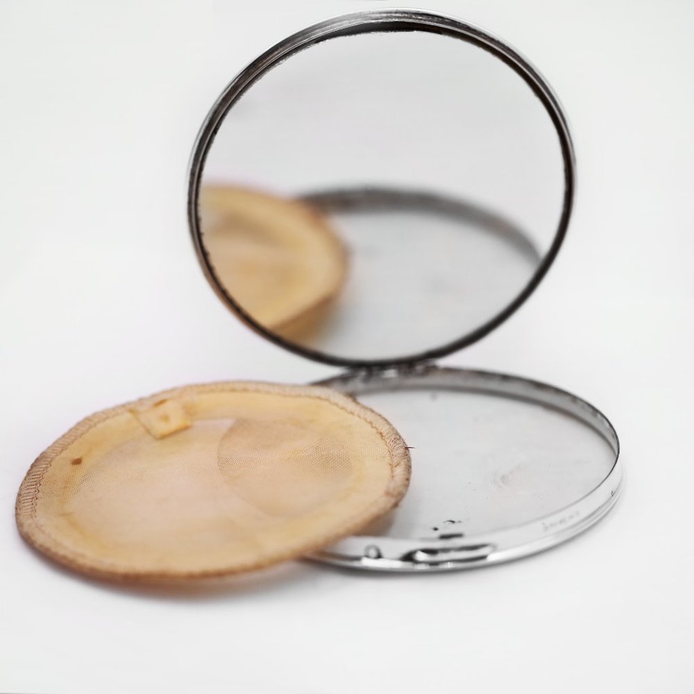 Beautiful Antique Sterling Silver Compact Powder Makeup holder